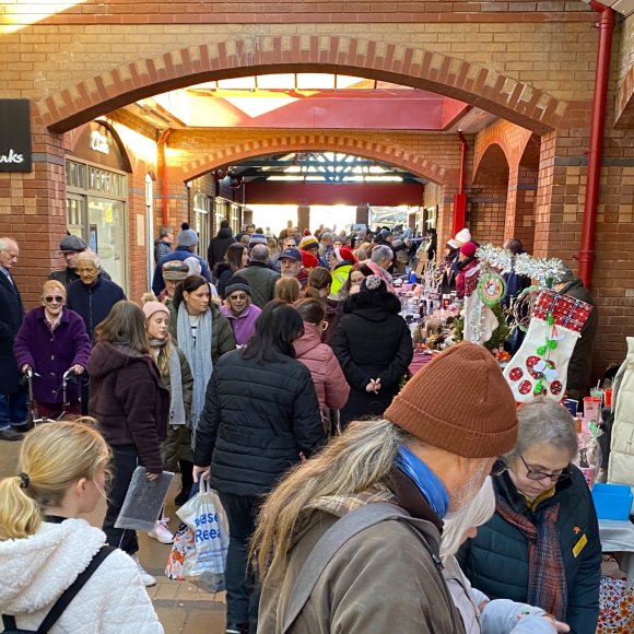 Christmas crowd under Foundry Walk