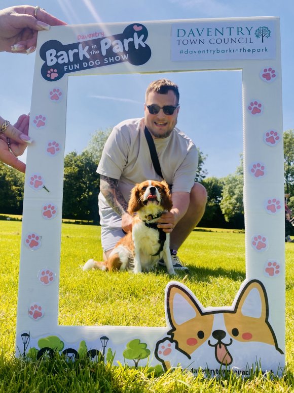 Selfie frame with dog and owner