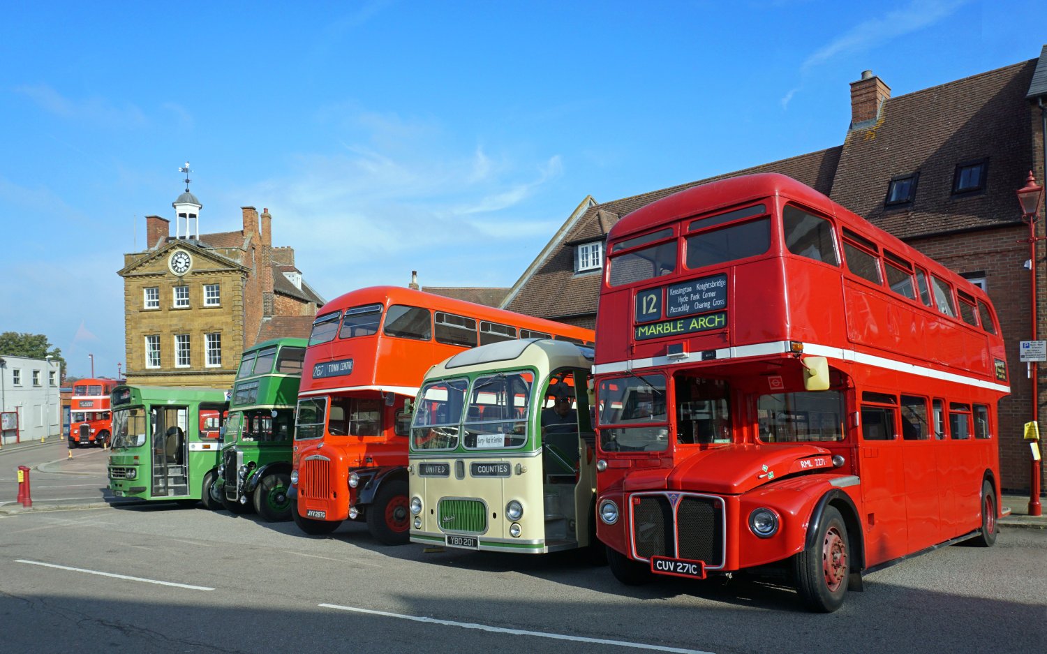 Heritage buses in Market Sqaure